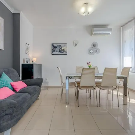 Seaview In Centre Daire *